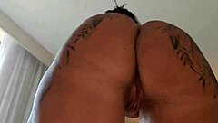 Aku craving batang kau dalam mulut besar untuk deepthroat. Beri rimjob sekarang! 😈