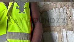 أقوى أنين رجالي مع قذف مجنون. الاستمناء في العلن جامح! 😱