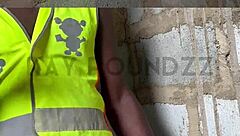 أقوى أنين رجالي مع قذف مجنون. الاستمناء في العلن جامح! 😱