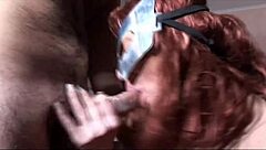 主婦として、スラッティな顔をマスクで隠しながらフェラしてごっくん