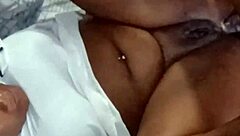 Man, she’s gemendo e gozando while getting pounded in the ass!