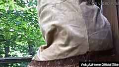 Vicky Vette Tanggalkan Kostum Seksi dan Kongkek Diri Di Luar! Wow! 😍