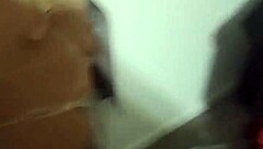 culona esposa latina se entrega a otro hombre mientras su marido no está en casa, grabado en amateur