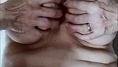 Ev yapımı sikişte orgazm dalgasını hissediyor musun?