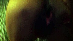 她翘臀挨黑怪屌后入