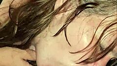 เมียพ่นน้ำลายใส่ควยครางดังแล้วกลืนลึกแบบดิบๆ แอคชั่นมืฟแท้ๆ