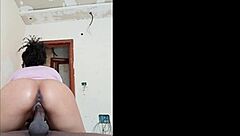 남편 없는 동안 애인 불러 방문해