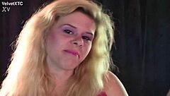 Glazed Bentley shares her story in a casual blonde POV chat.