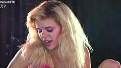 Glazed Bentley shares her story in a casual blonde POV chat.