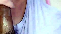 Mi compañero de piso da mamada increíble con su polla negra monstruosa otra vez