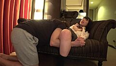 Babe Jepun bagi blowjob panas dan dapat facial dalam aksi penuh