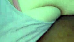 Mi compañero de piso da mamada increíble con su polla negra monstruosa otra vez