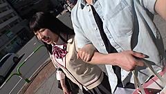 Babe Jepun bagi blowjob panas dan dapat facial dalam aksi penuh