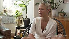 Niedlich Und Versaut Verliebe Dich in Gabi with Blonde Hairless Beauty Masturbating in Bedroom