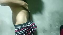 me desvisto y me pajeo con mi big cock solo 😏 tengo buena pinga para ti homemade