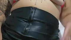 Eu saio com essa sainha na rua pra chamar aten��o dos coroa que gostam de bancar novinha