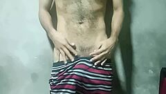 me desvisto y me pajeo con mi big cock solo 😏 tengo buena pinga para ti homemade