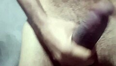 me desvisto y me pajeo con mi big cock solo 😏 tengo buena pinga para ti homemade
