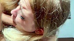 Belle-sœur blonde chaude crève d'envie d'une gorge profonde avec une bite monstre chaque nuit