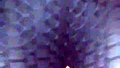 ella baila y sacude su culo grande