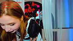 この可愛いメイドがウェブカムでイキ狂って俺をヤバくさせるぜ