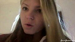 ブロンドのティーン18+がバルセロナ旅行で服を破って野外でアマチュアにファックされる