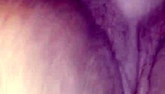 Νεαρή πιάνεται να κλέβει τεράστιο dildo από μαγαζί και παίρνει γαμήσι