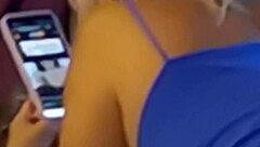 Espiando a mi hermanastra me deja la verga muy dura