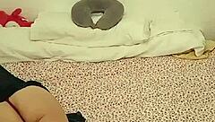 嫁が寝てる間に義母を獣のように犯して精液でいっぱいにする