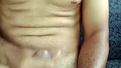 Soloboy erkundet Selbstbefriedigung in ruhigen Momenten