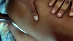 ¿Por qué esta polla negra gorda me despierta para follarme el culo curvilíneo tonto?