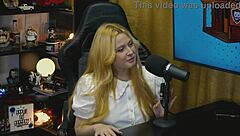 THE BRANQUINHA FROM VIAMMS GOT ON ALL FOURS ON THE PODCAST TABLE HER TINY PANTIES SHOWED HER VERY HAIRY PUSSY - P�PUM IN THE HOOD