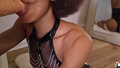 Dia rayakan awal musim panas dengan nari seksi, ngisep kontol sampai cum di mulut