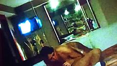 Amcamın eski karısı motelde sikimi emip toplarımı yalıyor