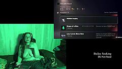 湖畔の家で裸のプレイスルー、メガネのブロンド美女