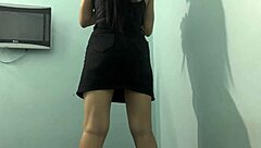 Gadis Kolej Goda Dengan Skirt Ass Workout