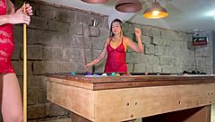 Kekasih Petite 18+ Cantik Lakukan Posisi Bengkok dan Missionary dengan Kote Monster.