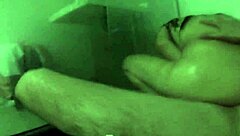 Colombiana se come una polla extranjera en la ducha de un motel en año nuevo 2024