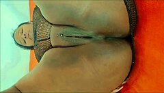 Milf peituda deixa pauzão monstro entrar e esguicha gostoso.