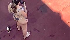 Vecinas tomando sol en la terraza parte 4