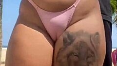 Оставих един тип да ми плесне дупето на плажа, шокирана, но накрая му направих свирка.