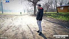 可愛いハンガリーのホッティー、ダーシア・リーが様々なポーズでセックスされる