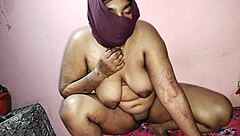 Bhabhi Struggles With Dick Sucking, So She Shaves Hair To Clean It.