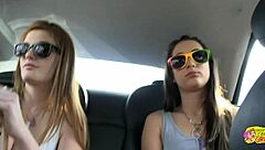 Faye Reagan ve Georgia Jones yatak odasında öpüşüp amlarını yalıyor