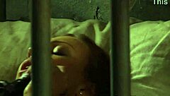 Hore lesbisk slave bundet i hardcore bondage masturbater til orgasme