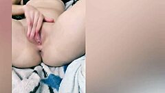 아유미 담배 피우며 보지 만지작