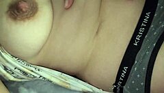 Bu şişman hatun sıkı ıslak amıyla sikini kolayca alıyor, benim üvey kızım için