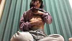 สาวญี่ปุ่นสมัครเล่นแสดงกิจวัตรส่วนตัวในที่เงียบสงบ