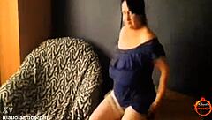 Brunette amateur klaudiaambergirl masturbates during photo casting interview