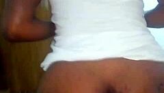 زوج أفريقي هاوٍ حقيقي ينيك